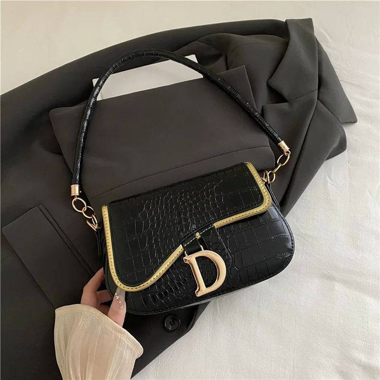کیف چرم زنانه وارداتی کد ۱۳۱۱۱