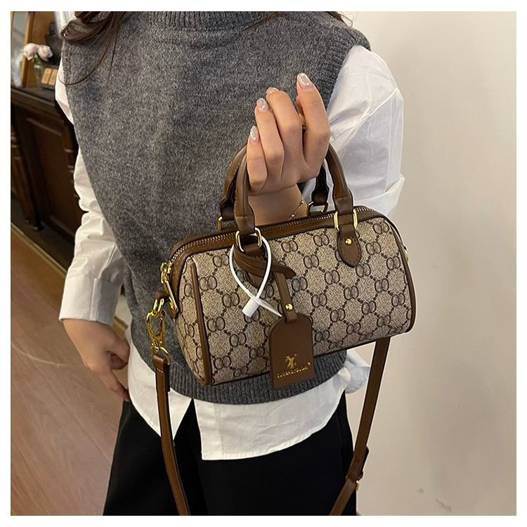 کیف دستی زنانه وارداتی طرح مونوگرام کد 8069