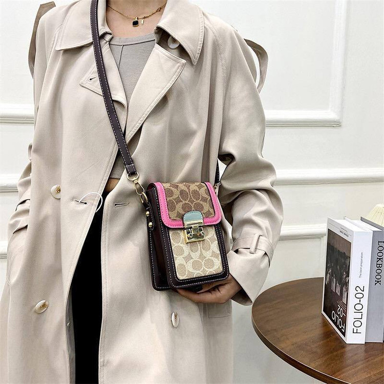 کیف موبایلی دخترانه کوچ وارداتی کد 320